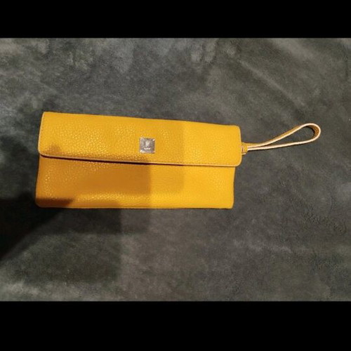 Kem wrist bag like new, croco color
