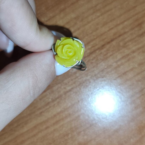 Flower ring with yellow plastic flower, adjustable size