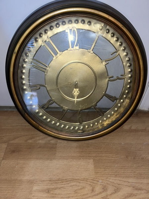 Large wall clock, not working mechanism