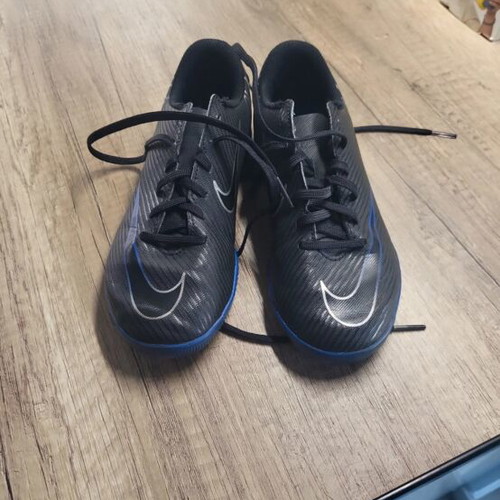 Nike football shoes like new, size 34, blue