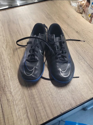 Nike football shoes like new, size 34, blue