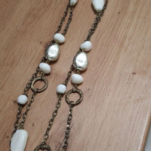 Long necklace like new, white and silver
