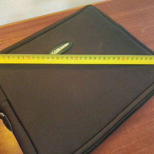Case Logic laptop/tablet case used, black with zipper