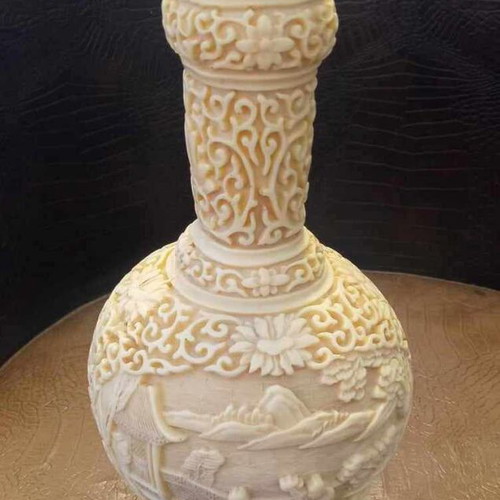 Resin vase and ashtray set like new, 2 pieces