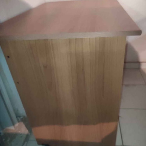 Computer desk like new with folding shelves and wheels