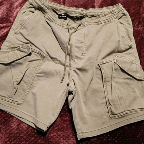 Pull & Bear men's bermudas like new, size Medium