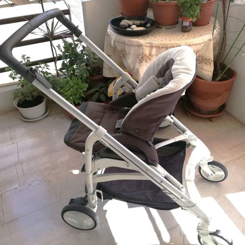 Iglesina Trilogy stroller and port bebe like new, white-grey