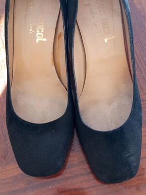 Vintage style black suede pumps size 39 like new
