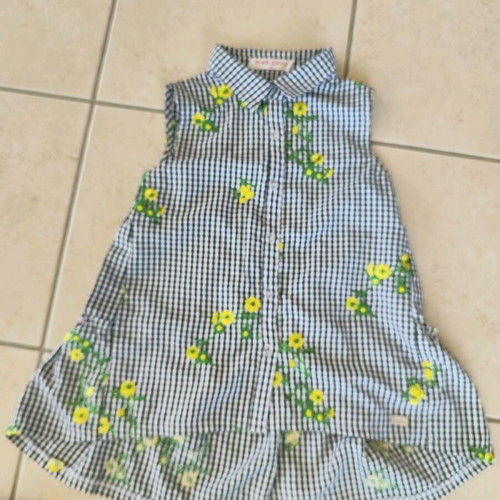 Girls' clothing set size 8 like new, sleeveless shirt, shorts, leggings