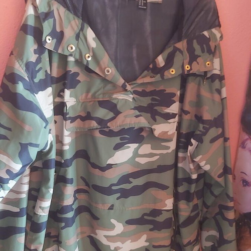 Forever 21+ Camo Windbreaker jacket plus size 3XL like new