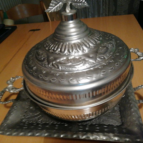 Decorations from Algeria used, decorative plate and vessel