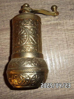 Small spice grinder like new, metal functional