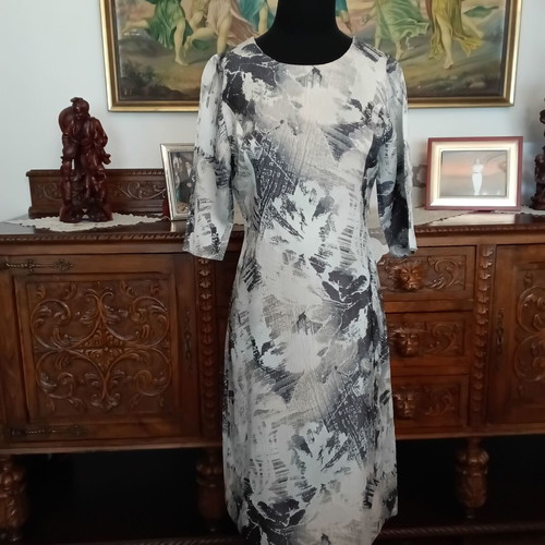 Women's printed dress like new in gray and beige