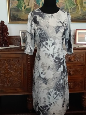 Women's printed dress like new in gray and beige