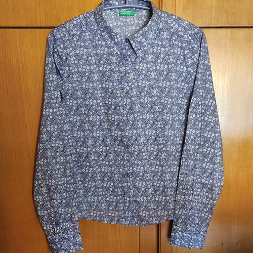 Benetton floral shirt XXS like new, blue cotton