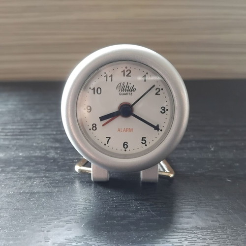 Valido analog tabletop clock used, quartz