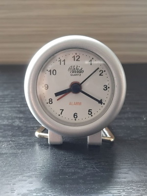 Valido analog tabletop clock used, quartz