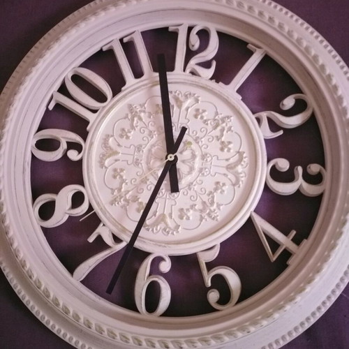 Wall clock 41cm shabby chic white-pink with subtle gold details like new