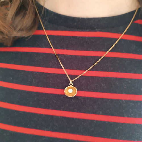 Gold necklace with shell and pearl pendant, like new, silver 925