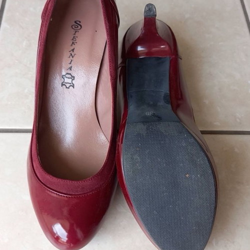 Stefania patent leather shoes burgundy new, size 39