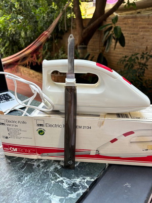Vintage electric knife from the 1980s used