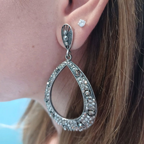 Formal earrings like new with stones, teardrop design 8.5 cm