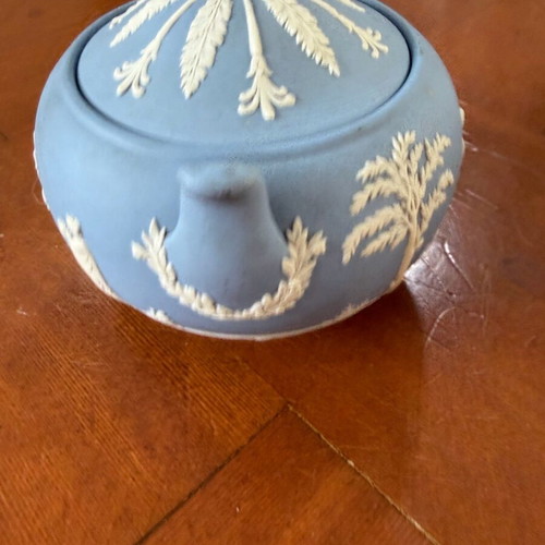 Wedgwood sugar bowl like new, 11 cm diameter