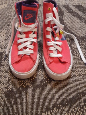 Nike athletic shoes like new, size 37, pink and purple