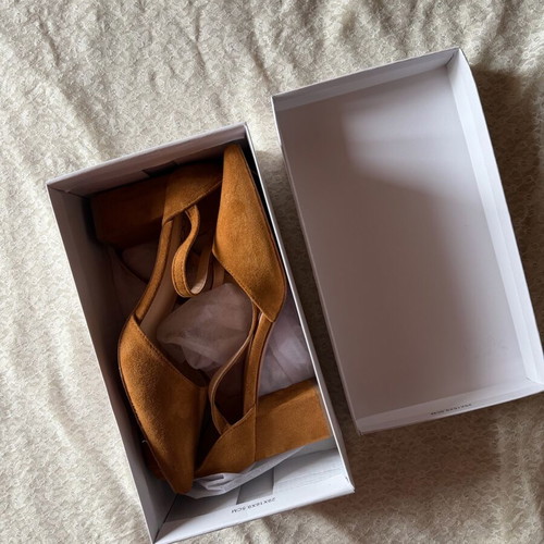 GoGo Shoes pointed suede brown pumps new with thick heel