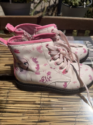 Boots Elsa size 32 like new
