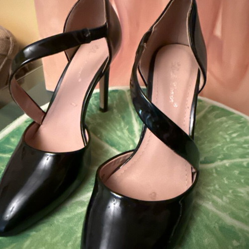 Belle Woman patent leather heels black size 37 like new