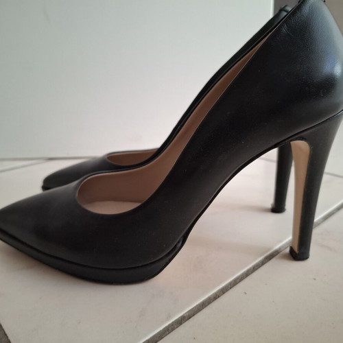 Black Pumps size 37 like new