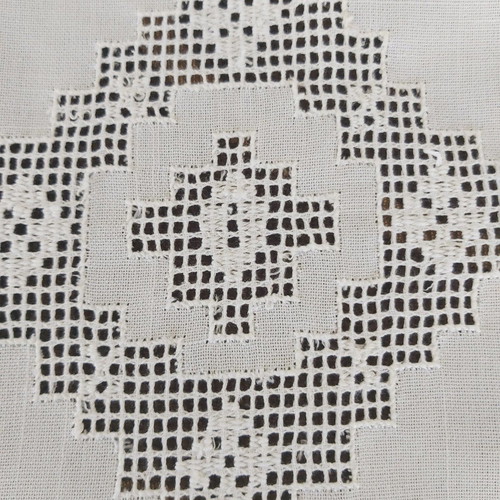 Square 60×60 white filet lace