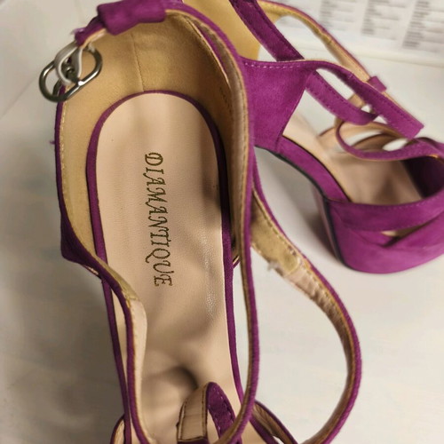 Diamantique Magenta Pink Suede Platform Heels Size 40 Like New