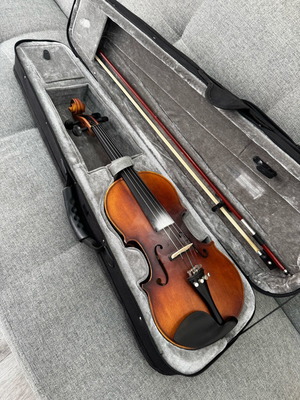 Electroacoustic violin used 4/4 with case and bow