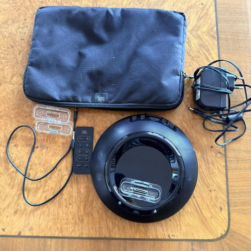 JBL On Stage IIIp speaker dock for iPod iPhone with remote and case