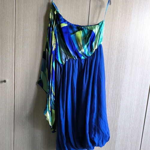 Formal one-shoulder dress with satin and batwing sleeve, size 4