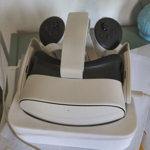 Meta Quest 3S 256GB VR headset like new