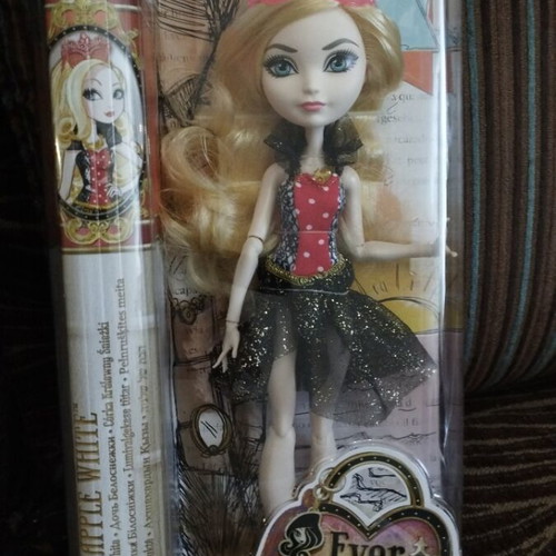 Apple White Ever After High doll new sealed