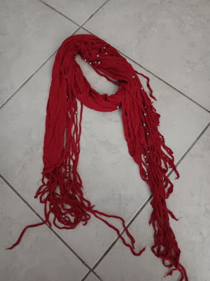 Γυναικείο φουλάρι τριγωνικό σαν καινούργιο, κόκκινο και ασημί