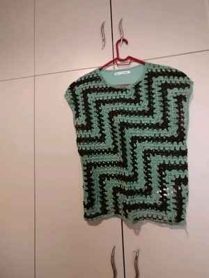 Μπλούζα καινούργια μέγεθος M με πλέξιμο μπροστά