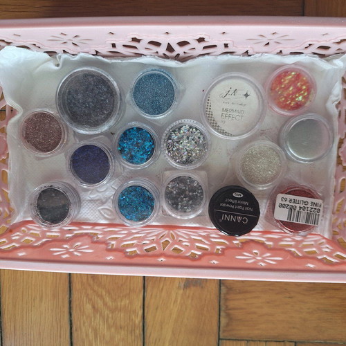 Nail decorations new with foil and powders