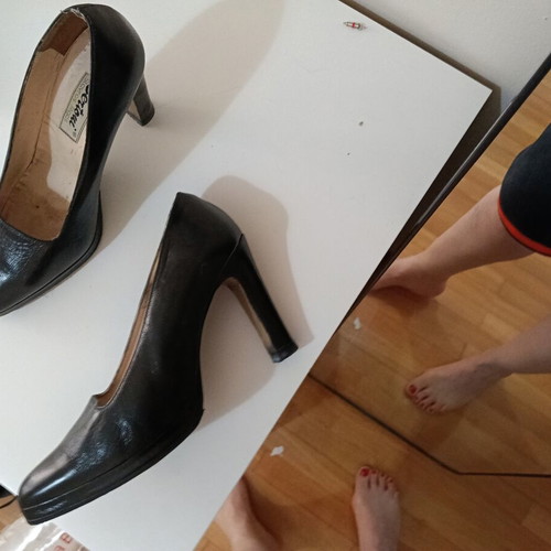 Bertoni leather pumps size 38 refurbished, black