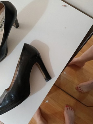 Bertoni leather pumps size 38 refurbished, black