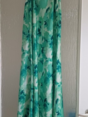 Mix & Match satin maxi skirt green, like new