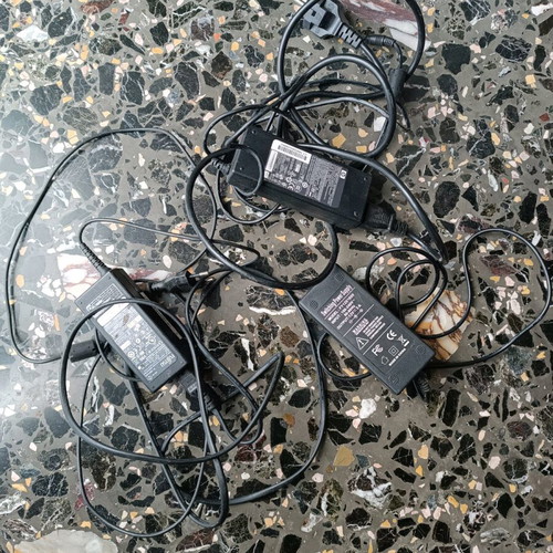 Laptop chargers like new, pack of 3