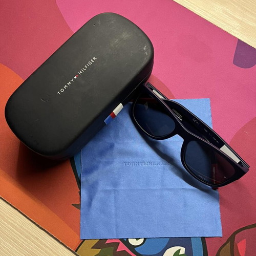 Tommy Hilfiger black sunglasses like new