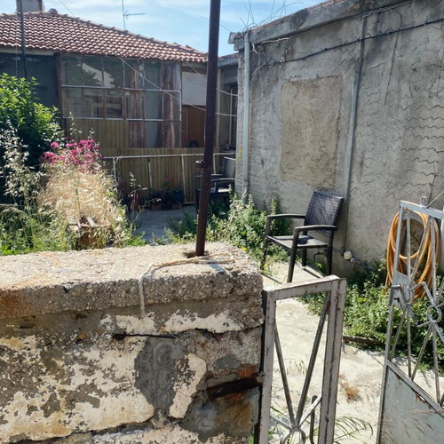 Οικόπεδο 139 τ.μ. στη Χίο με παλαιά κατοικία προς ανακαίνιση
