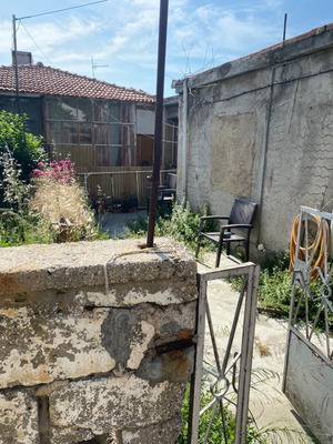 Οικόπεδο 139 τ.μ. στη Χίο με παλαιά κατοικία προς ανακαίνιση