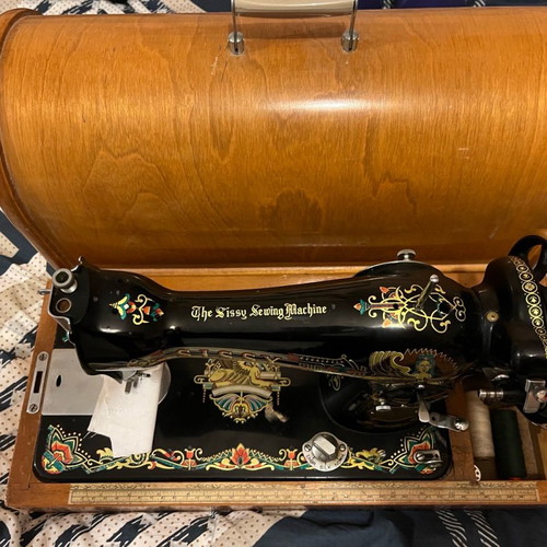 Sewing machine used, 50-60 years old, Japanese in excellent condition